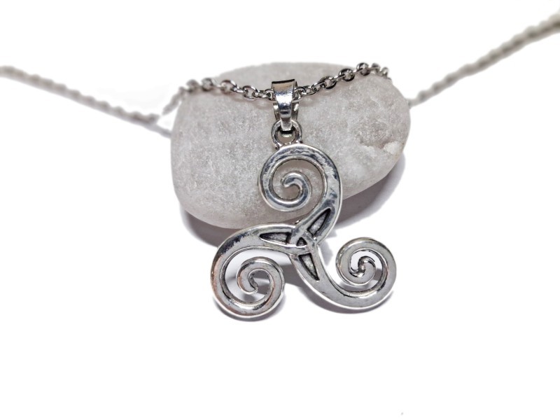 Collier & pendentif argent Triskèle, bijou celtique à Quimperlé, triskel triskell paganisme wicca celte druide de Bretagne