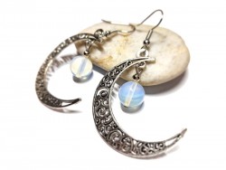 L’opalite est une pierre appréciée des chamans pour faciliter la communication avec les esprits et les guides spirituels.