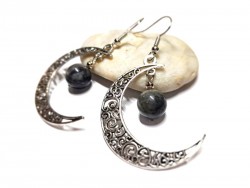 Protégez votre espace sacré avec la labradorite sous l'influence lunaire et renforcez votre connexion avec les esprits.