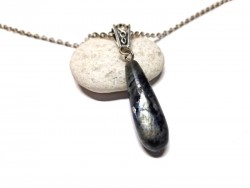 Labradorite, bijou lithothérapie, idée cadeau pour femme à Quimperlé dans le Finistère, pierre naturelle labradorite sombre en collier & pendentif 