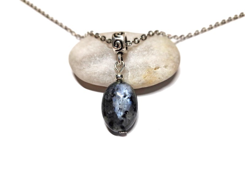 Collier argent avec pendentif en pierre naturelle de Labradorite sombre, bijou lithothérapie pour la protection