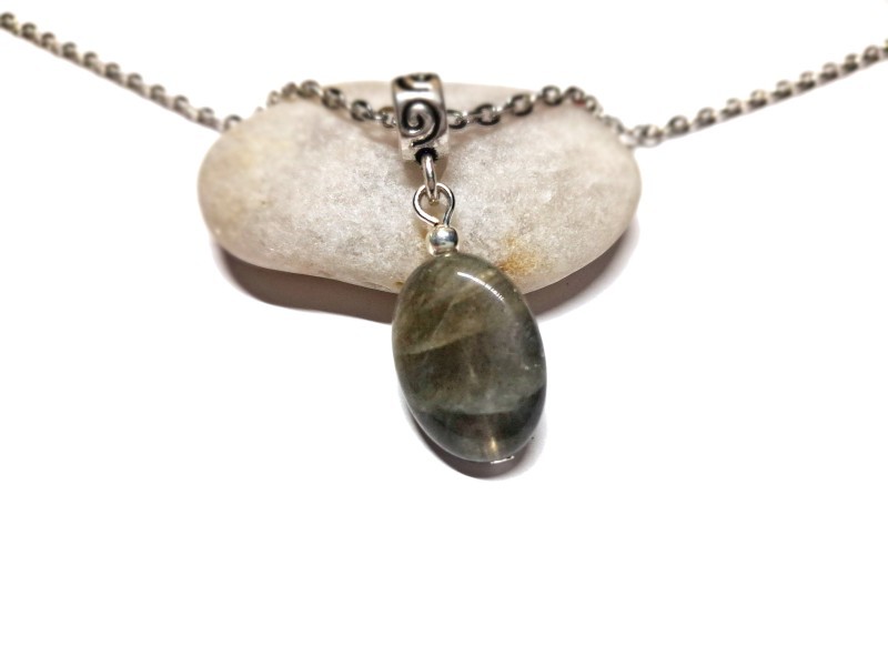 Collier argent avec pendentif en pierre naturelle de Labradorite claire, bijou lithothérapie pour la protection