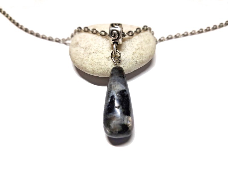 Collier argent sobre et pendentif pierre naturelle de Labradorite, bijou lithothérapie pour la protection près de Quimper