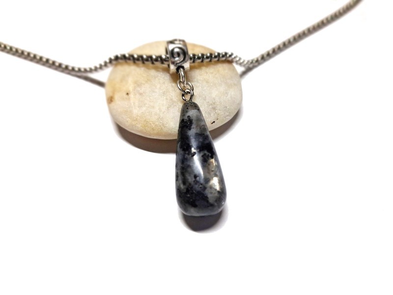 Collier inox décontracté et pendentif Labradorite naturelle, bijou lithothérapie pour la protection près de Concarneau