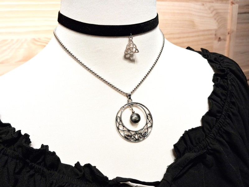 Évoquez la lune et ses mystères : nos labradorites sont sélectionnées pour offrir des éclats profonds pour une magie intense.