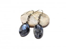 Boucles d'oreilles crochet argent avec Labradorite sombre, bijou lithothérapie avec pierre naturelle pour la protection