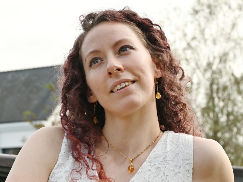 Modèle : Lucie - Photographe : Pete Mitchell - Ensemble de bijoux citrine véritable de La Blanche Hermine à Quimperlé