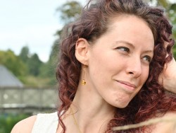 Laissez la magie de la citrine opérer avec des boucles d'oreilles, en talisman de bonne fortune qui attire la joie de vivre.