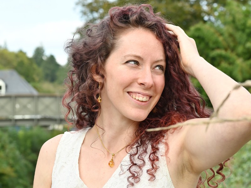 Modèle : Lucie - Photographe : Pete Mitchell - Ensemble de bijoux citrine véritable de La Blanche Hermine à Quimperlé