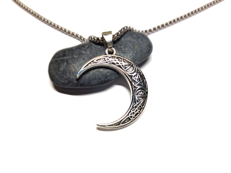 Collier inox & pendentif argent Lune et Pentagramme, bijou Wicca à Quimperlé, paganisme wiccan de Bretagne