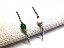 Bracelets minimalistes ajustables en jade blanc et jade vert sur chaîne inox fine.