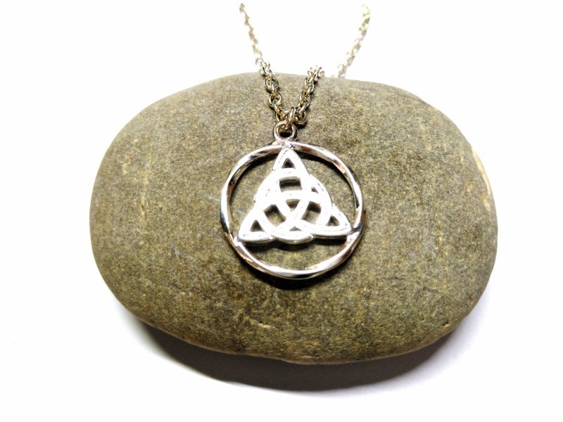Necklace + pendant, Trinity knot in a circle silver Celtic jewel Wiccan Celtic wicca meditation zen