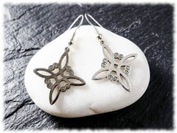 Des boucles d'oreilles de protection pour les wiccanes : une tenue parfaite lors de chaque mouvement énergétique