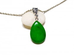 Collier chaîne argentée pendentif Goutte de Jade pour femme, un bijou lithothérapie pour chakra du cœur et la prospérité