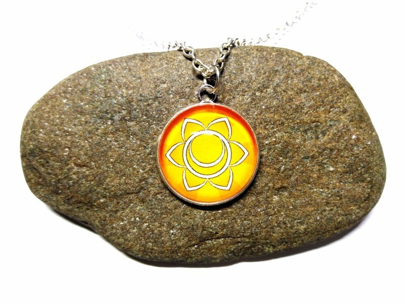 Collier argent, pendentif Chakra Svadhishthana blanc sur orange