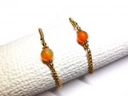 Bracelet ajustable inox doré : un bijou en agate miel aux reflets translucides