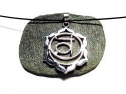 Stabilisez votre vie émotionnelle avec le Chakra Sacré. Une amulette qui favorise la confiance en sa propre valeur.