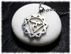 Un symbole d'audace et de charisme naturel. Le Chakra Manipura vous aide à briller dans toutes vos entreprises.