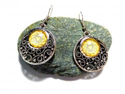 Boucles d'oreilles pour cultiver la force d'action et l'organisation avec le troisième Chakra, par La Blanche Hermine.
