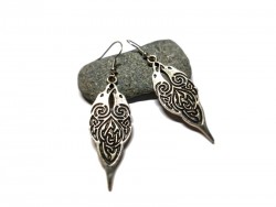 Boucles d'oreilles corbeaux : Odin veille sur votre parcours. Un bijou mystique pour nourrir votre vision intérieure.