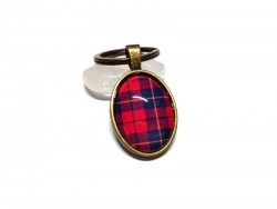 Porte-clé tartan Wallace : affichez votre caractère avec ce motif de plaid écossais emblématique et très chic.