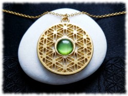 Collier petite chaîne, pendentif Fleur de vie verte, métal doré, bijoux spiritualité et 4ème chakra