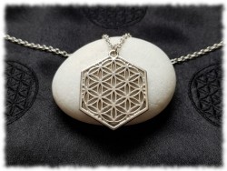 Collier petite chaîne, pendentif Fleur de vie géométrique, métal argenté, bijou spiritualité