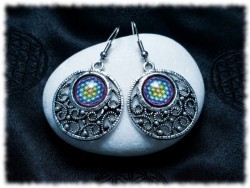 Boucles d'oreilles, Fleur de vie arc-en-ciel en pendentif argenté, bijou géométrie sacrée et spiritualité