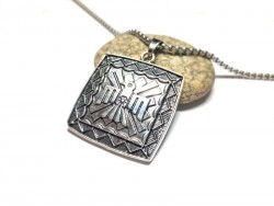 Bijou au pendentif carré style amérindien navajo, aigle protecteur avec son collier grosse chaîne unisexe