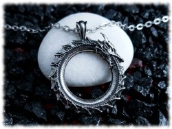 Bijou au pendentif hermétique Ouroboros à tête de dragon avec son collier grosse chaîne pour cosplay d'alchimiste
