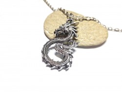 Collier grosse chaîne, grand pendentif Dragon oriental, métal acier inox argenté, bijou asiatique par La Blanche Hermine
