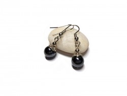 Hématite montée en boucles d'oreilles crochets argentés, bijou artisanal aux vertus pour la lithothérapie