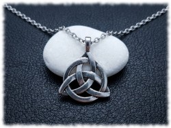 Sautoir grosse chaîne et triquetra solaire en pendentif alliage argenté, bijou néopaganisme Wicca et ésotérique