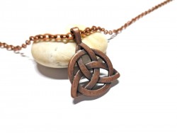 Nœud de la Trinité, pendentif cuivre sur sautoir chaîne, bijou graphique et ethnique chic pour stacking de colliers