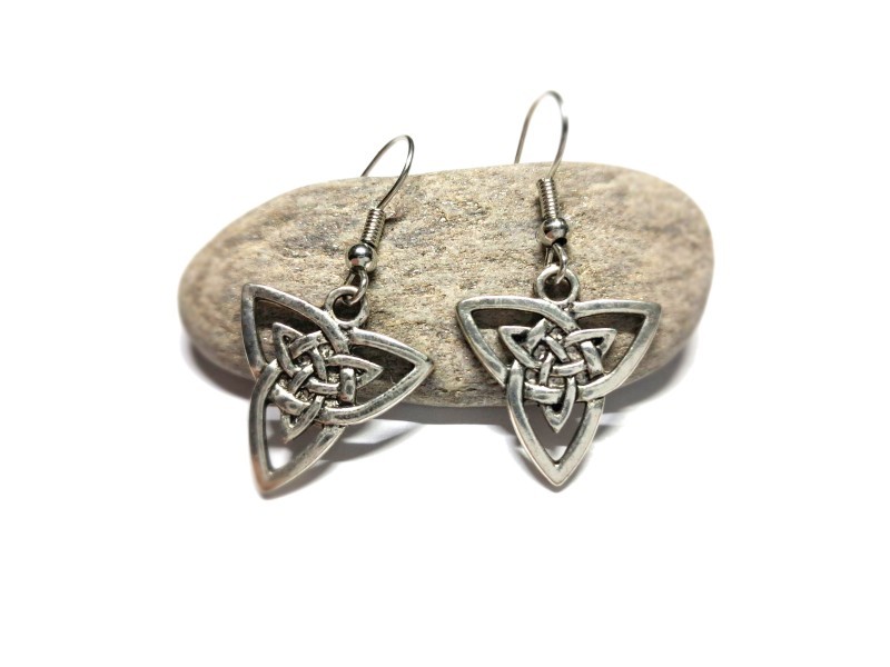 Boucles d'oreilles argentées, pendentifs Double triquètre inversé, bijou celtique et paganisme par La Blanche Hermine