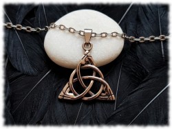Pendentif Nœud de la Trinité argenté sur collier grosse chaîne masculine, talisman paganisme Wicca et ésotérique