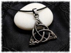 Pendentif Nœud de la Trinité argenté sur collier cordon noir unisexe, talisman paganisme Wicca et ésotérique