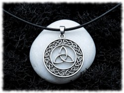 Pendentif argenté Triquètre en cercle d'entrelacs celtiques sur cordon noir unisexe, amulette de protection