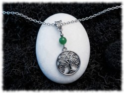 Arbre de vie avec triquètre et Aventurine en pendentif argenté sur collier chaîne, bijou pour femme avec pierre naturelle