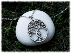 Triple Arbre de vie, un pendentif argenté sur collier chaîne classique, un bijou du paganisme Wicca pour femme