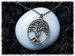 Triple Arbre de vie, un pendentif bronze sur collier chaîne classique, un bijou du paganisme Wicca pour femme
