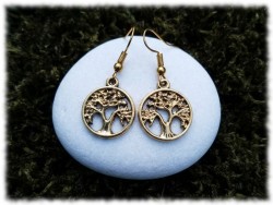 Petit Arbre de vie ajouré doré, boucles d'oreilles crochets, bijou spirituel pour femme bohème écolo