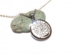 Pendentif tétragramme d'Éliphas Lévi en inox argenté sur chaîne fine, bijou talismanique et symbole ésotérique de protection