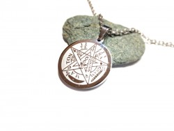 Tetragrammaton en pentagramme, un pendentif en acier inoxydable monté sur une chaîne fine, un bijou bohème spirituel