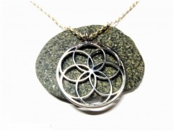 Collier chaîne féminine, pendentif graine de vie, alliage argenté, bijou géométrie sacrée