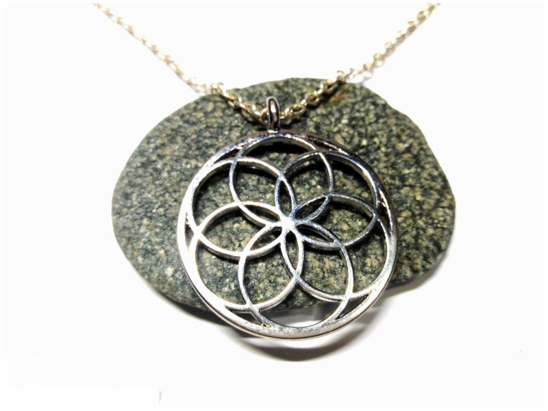 Collier chaîne féminine, pendentif graine de vie, alliage argenté, bijou géométrie sacrée