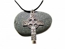 Collier noir, pendentif Croix celtique argent