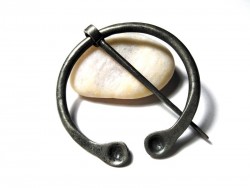 Broche fibule - Broche fibule pénannulaire étain bijou celtique viking accessoire médiéval