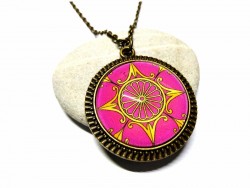 Bronze (link chain) Necklace, Compass rose (yellow on fuchsia) Bronze pendant, sea jewel boho chic aesthetic ancient art