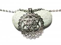 Collier grosse chaîne, pendentif grande graine de vie avec pétales de lotus, métal argent, bijou symbolique et spiritualité